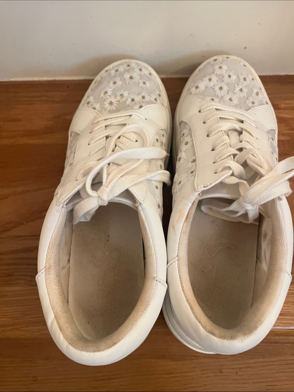 ❤️ 6 for 20 ❤️  Jessica Simpson White Floral Lace-Up Sneakers sz 9